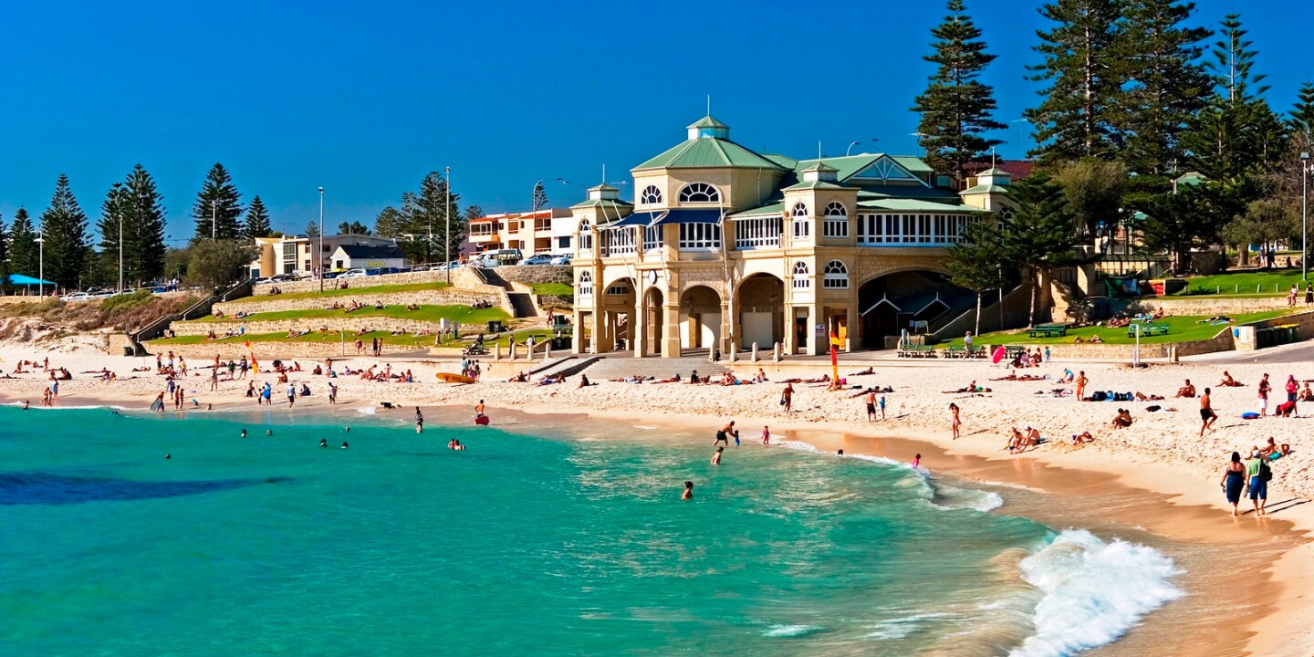 Sandy beach and ocean at Cottesloe Beach